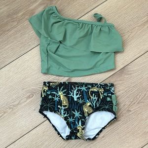 Like new! Ruffle Butts 4T swim 🐆